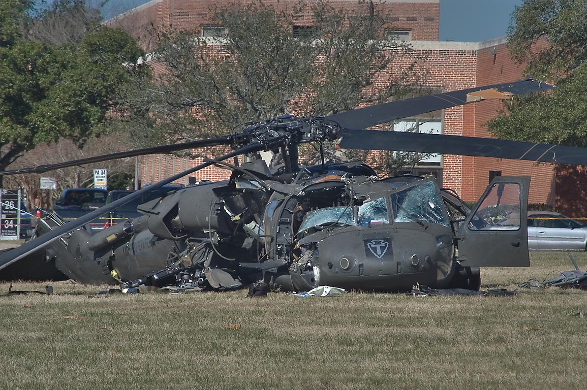 US Air Force helicopter UH1 makes crash landing in Japan Cosmos